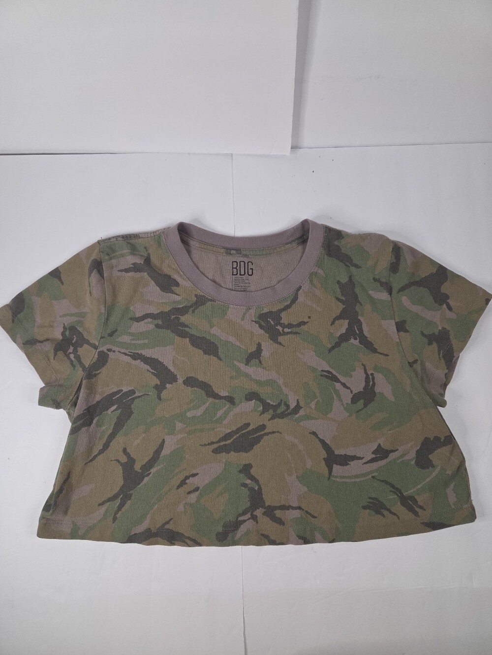 Urban Outfitters BDG Camo Short Sleeve Crop Large